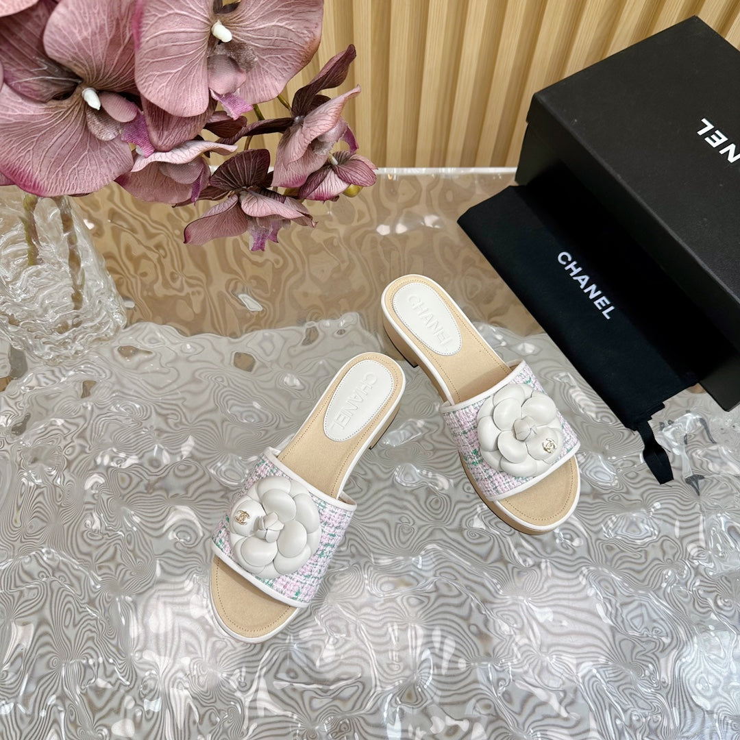 PLATFORM SLIPPERS WITH FLOWER IN WHITE LAMBSKIN - 35