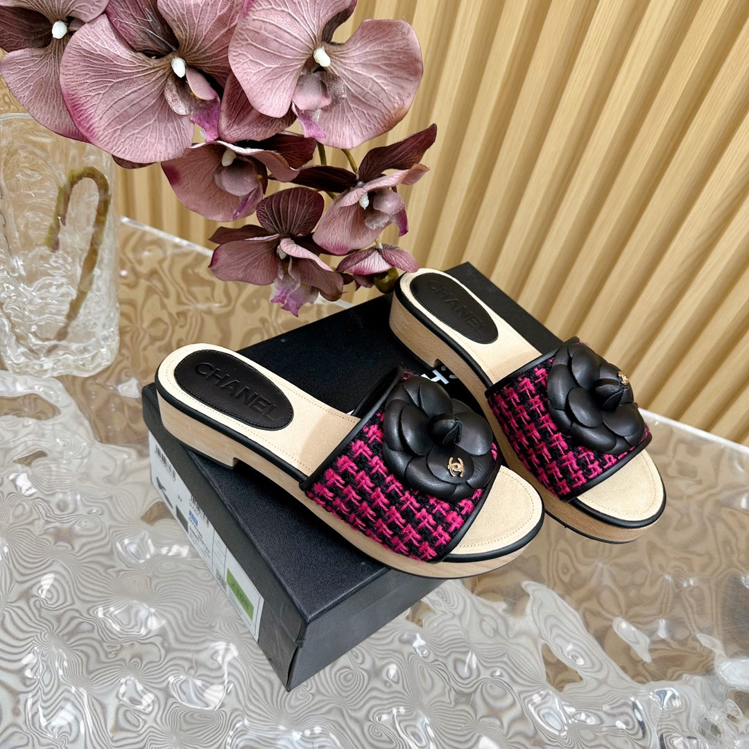 PLATFORM SLIPPERS WITH FLOWER IN BARBIE PINK MIX BLACK LAMBSKIN - 35
