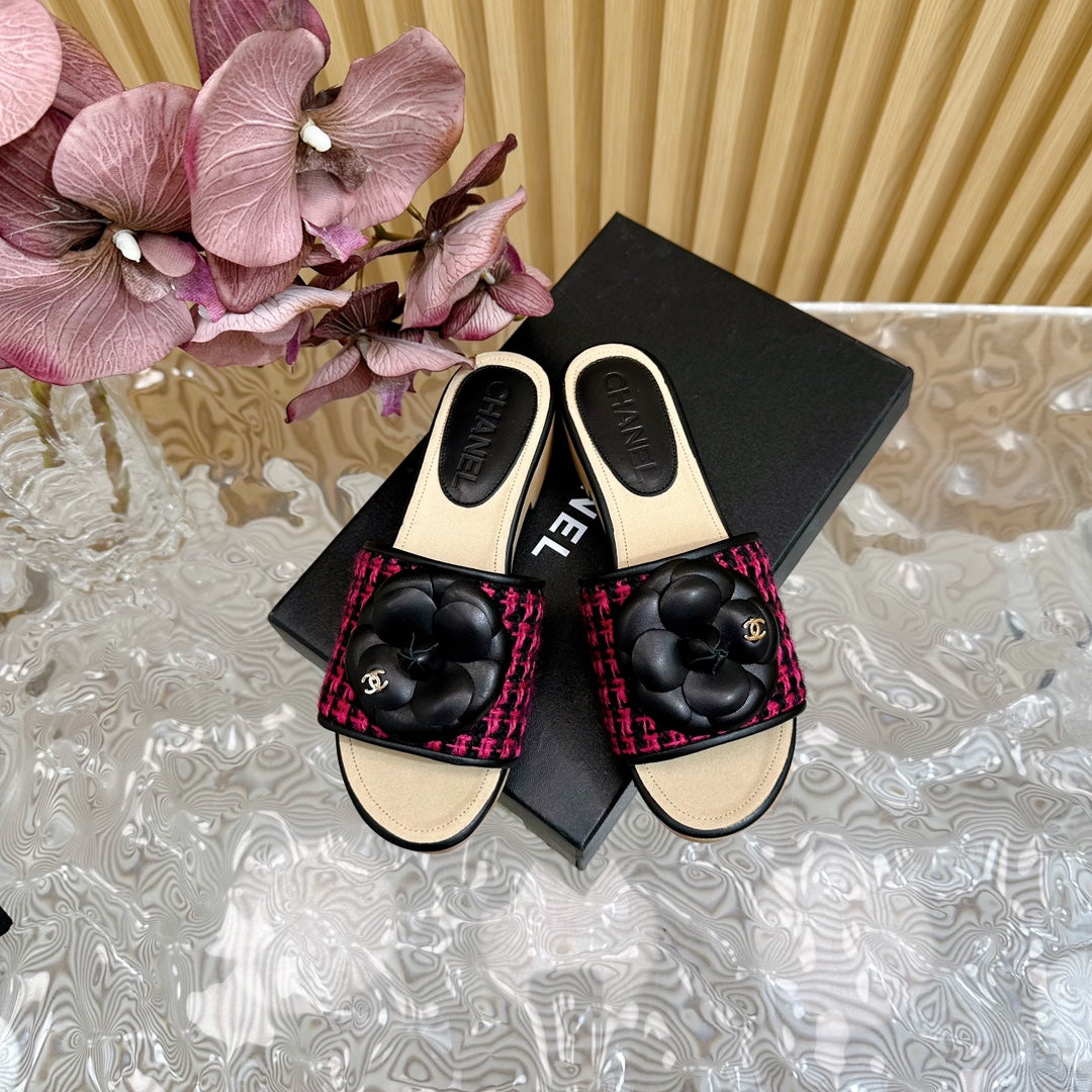 PLATFORM SLIPPERS WITH FLOWER IN BARBIE PINK MIX BLACK LAMBSKIN - 35