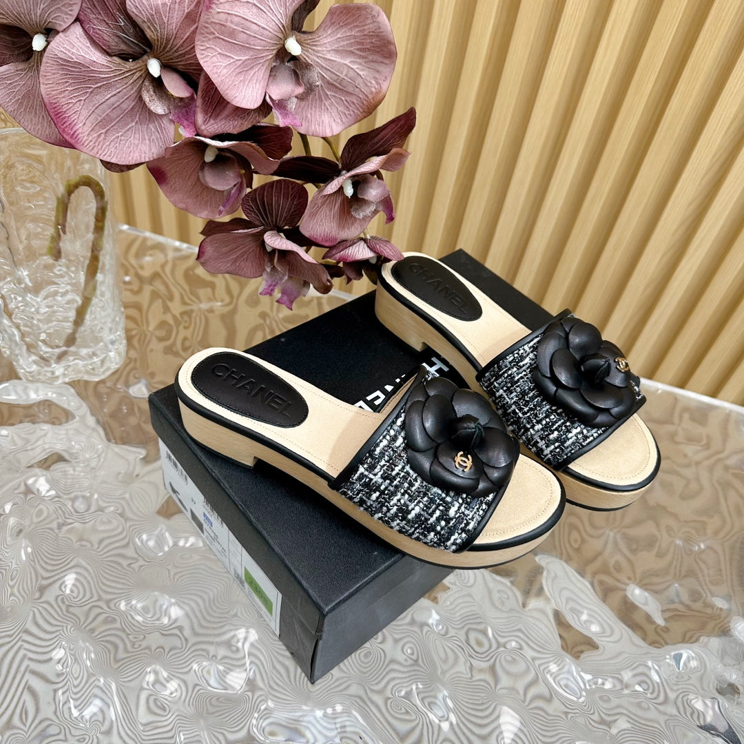 PLATFORM SLIPPERS WITH FLOWER IN BLACK LAMBSKIN - 35
