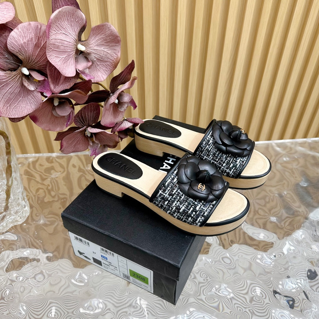 PLATFORM SLIPPERS WITH FLOWER IN BLACK LAMBSKIN - 35