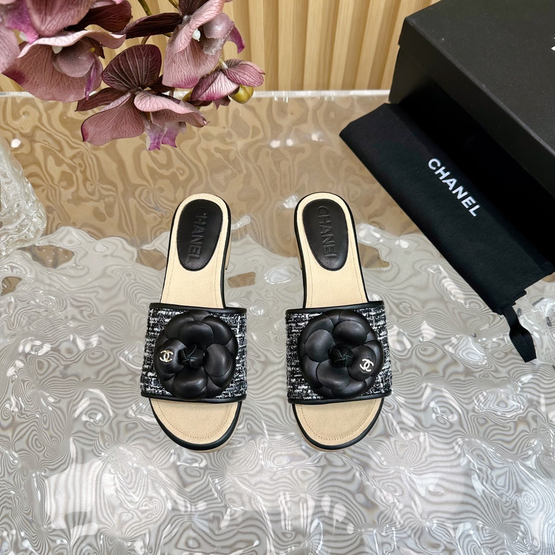 PLATFORM SLIPPERS WITH FLOWER IN BLACK LAMBSKIN - 35