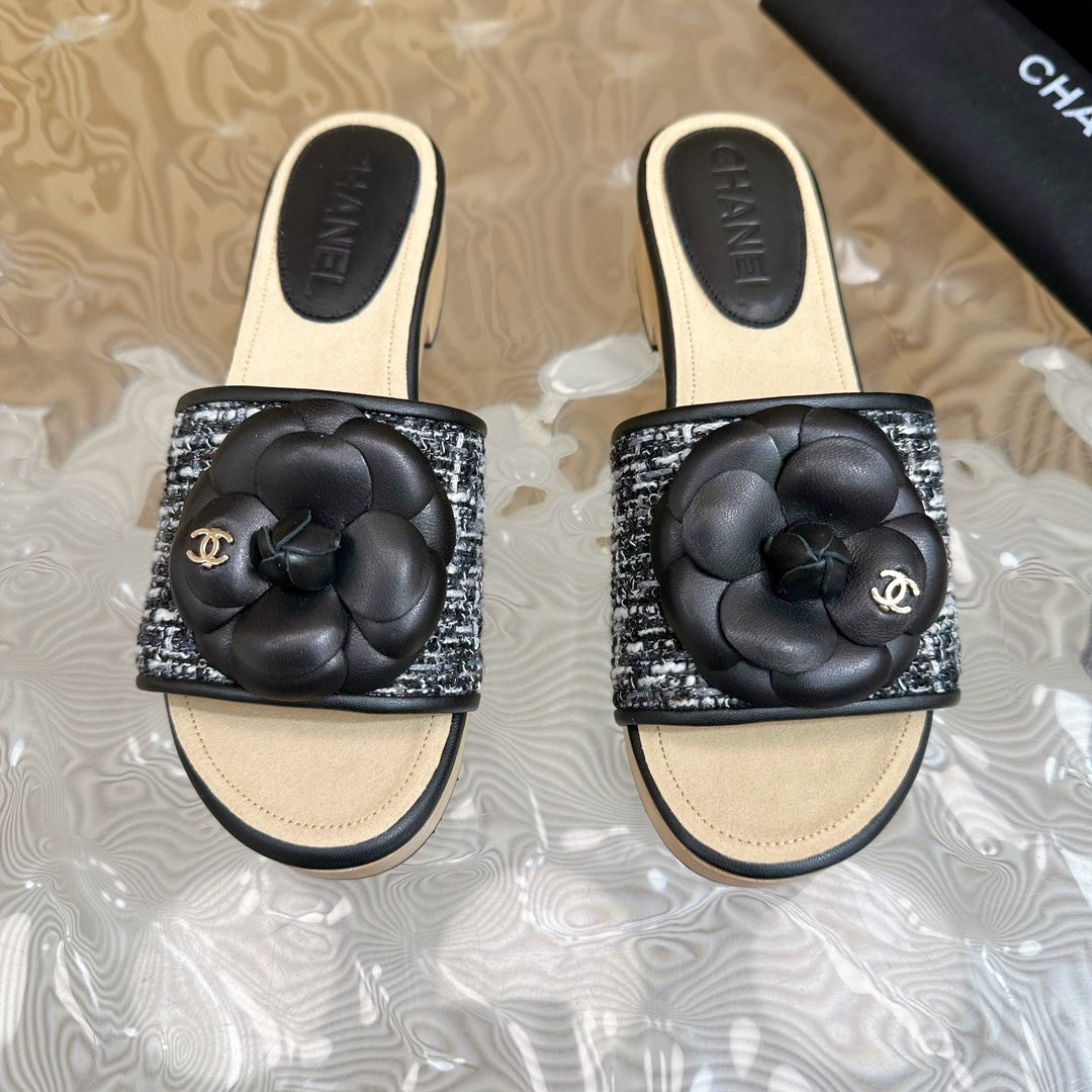 PLATFORM SLIPPERS WITH FLOWER IN BLACK LAMBSKIN - 35