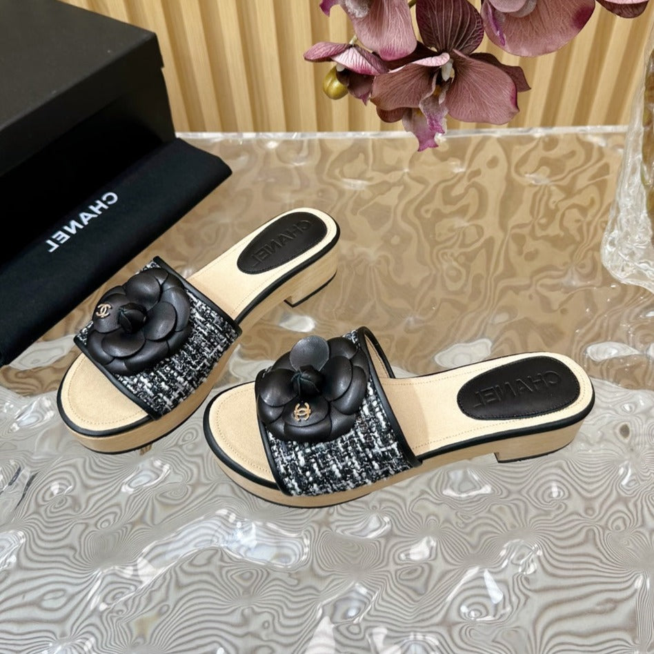 PLATFORM SLIPPERS WITH FLOWER IN BLACK LAMBSKIN - 35