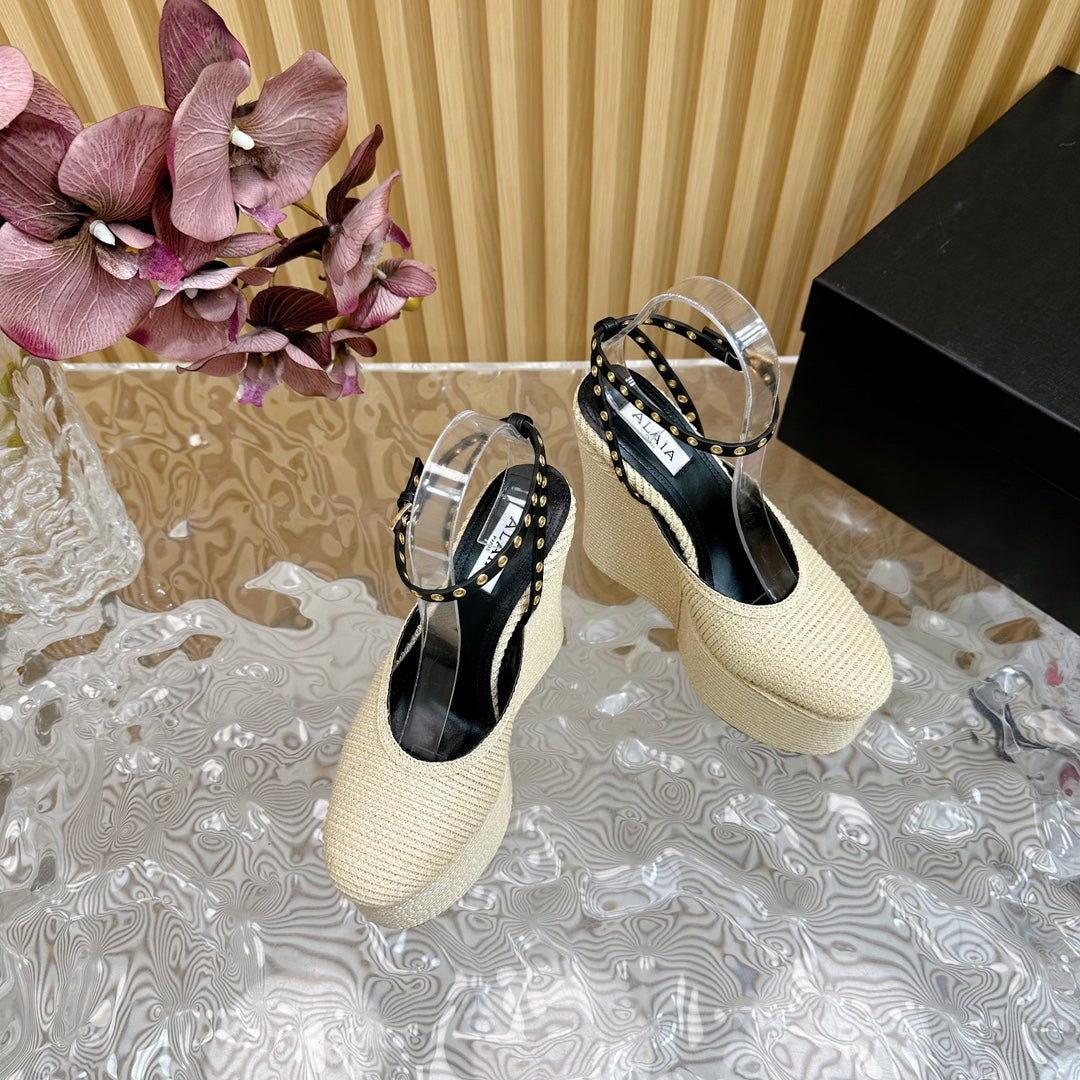 ALAIA LA WEDGE SANDALS IN WHITE PAPER STRAW - 35