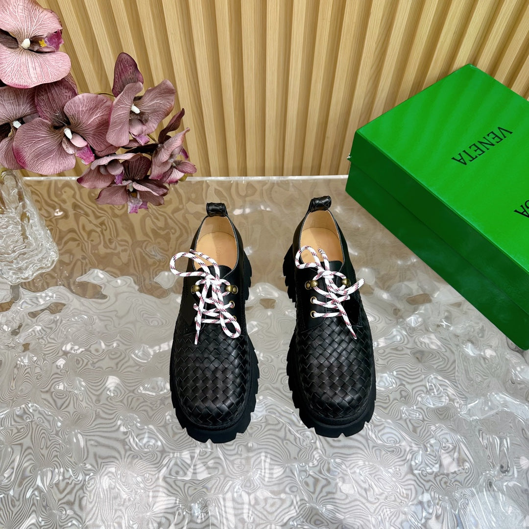 HADDOCK LACE-UP SHOE IN BLACK CALFSKIN WITH WOVEN DESIGN - 35