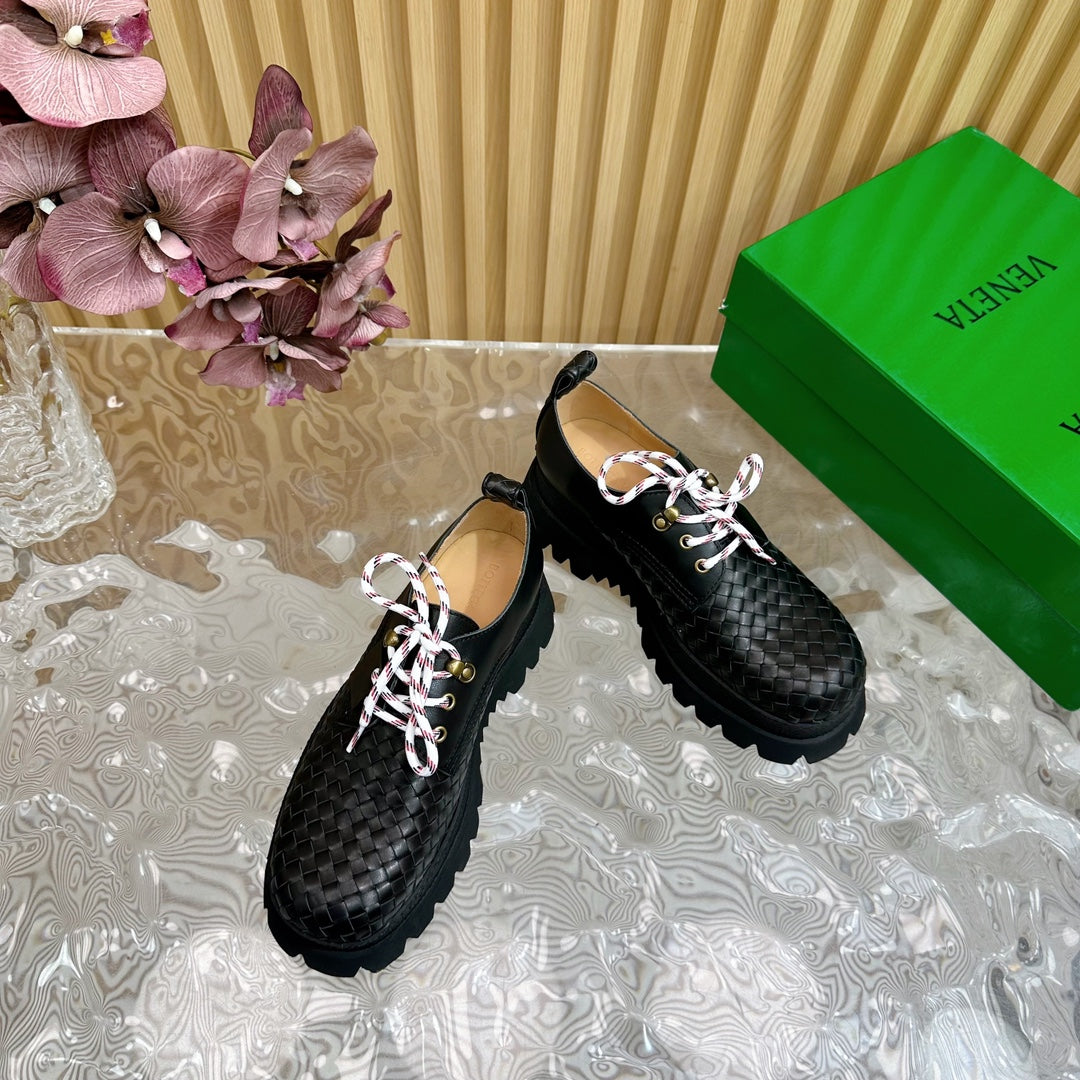 HADDOCK LACE-UP SHOE IN BLACK CALFSKIN WITH WOVEN DESIGN - 35