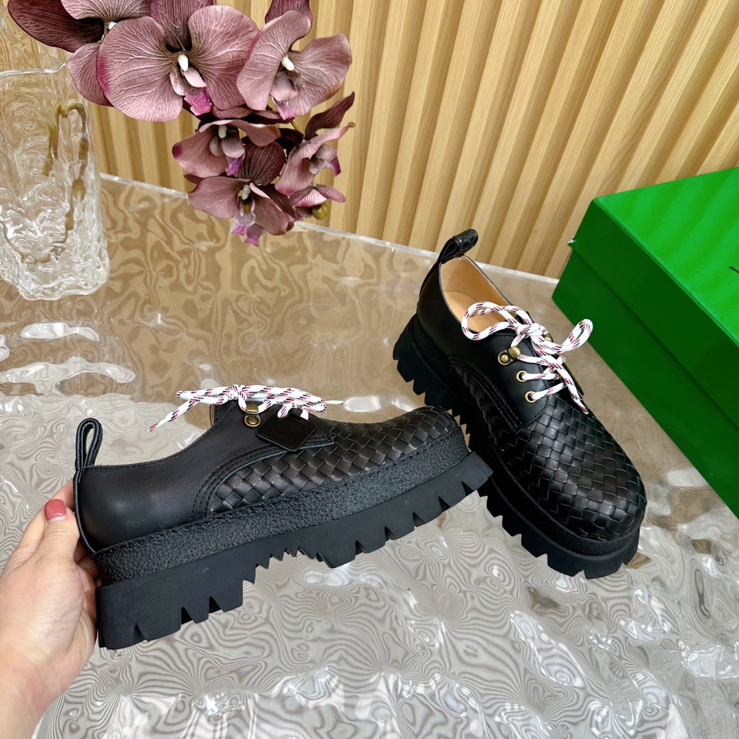 HADDOCK LACE-UP SHOE IN BLACK CALFSKIN WITH WOVEN DESIGN - 35