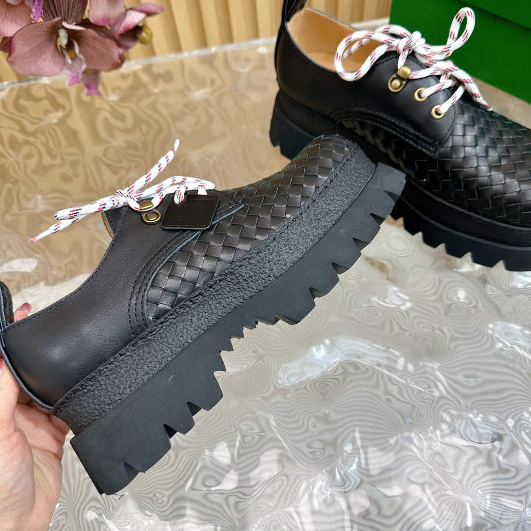 HADDOCK LACE-UP SHOE IN BLACK CALFSKIN WITH WOVEN DESIGN - 35