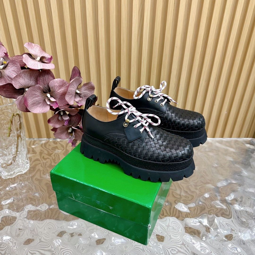 HADDOCK LACE-UP SHOE IN BLACK CALFSKIN WITH WOVEN DESIGN - 35