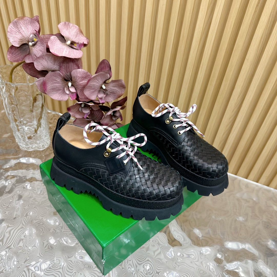 HADDOCK LACE-UP SHOE IN BLACK CALFSKIN WITH WOVEN DESIGN - 35