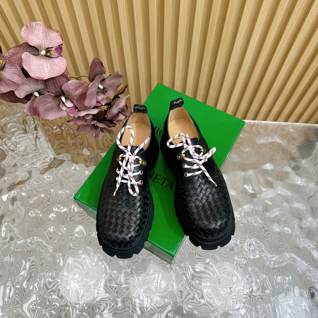 HADDOCK LACE-UP SHOE IN BLACK CALFSKIN WITH WOVEN DESIGN - 35