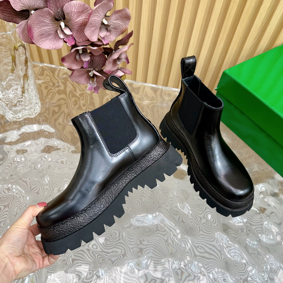 FIREMAN ANKLE BOOT IN BLACK CALFSKIN - 35