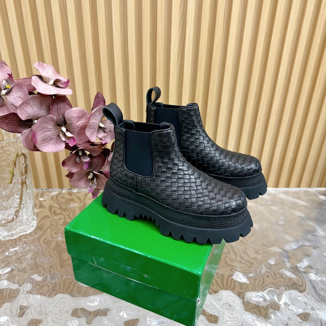 FIREMAN ANKLE BOOT IN BLACK CALFSKIN WITH WOVEN DESIGN - 35