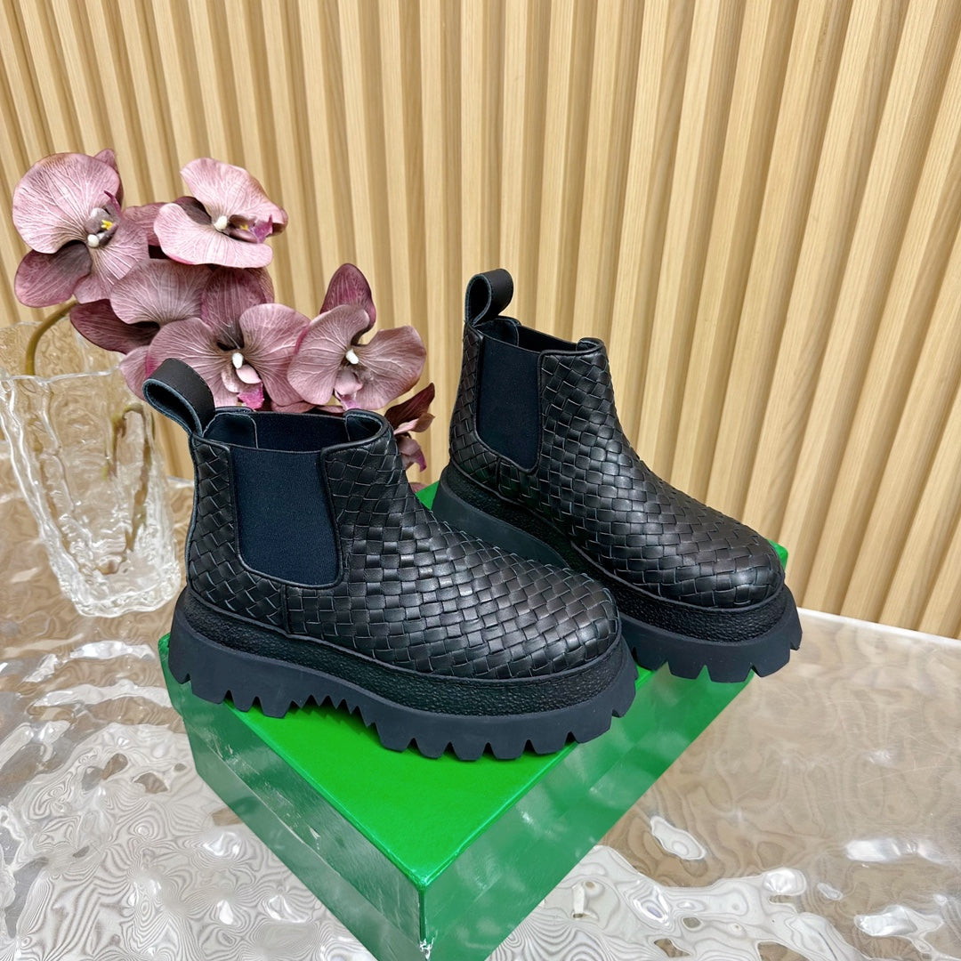 FIREMAN ANKLE BOOT IN BLACK CALFSKIN WITH WOVEN DESIGN - 35