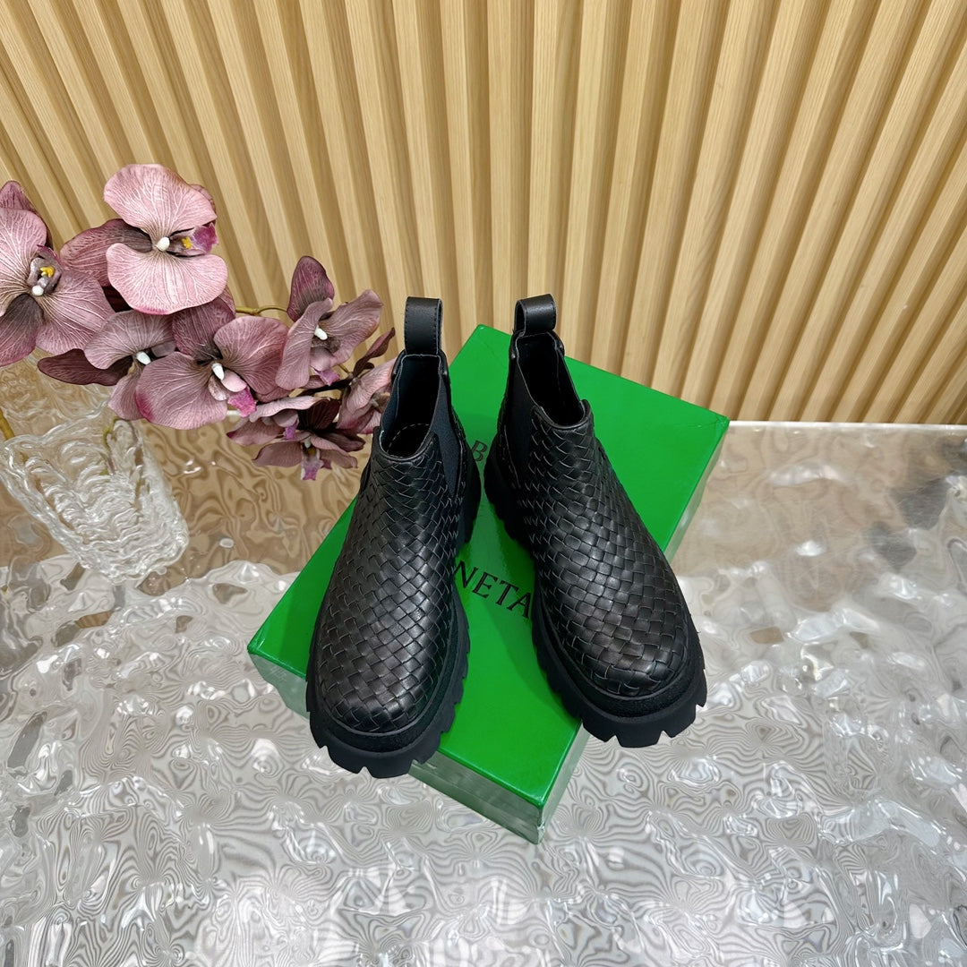 FIREMAN ANKLE BOOT IN BLACK CALFSKIN WITH WOVEN DESIGN - 35