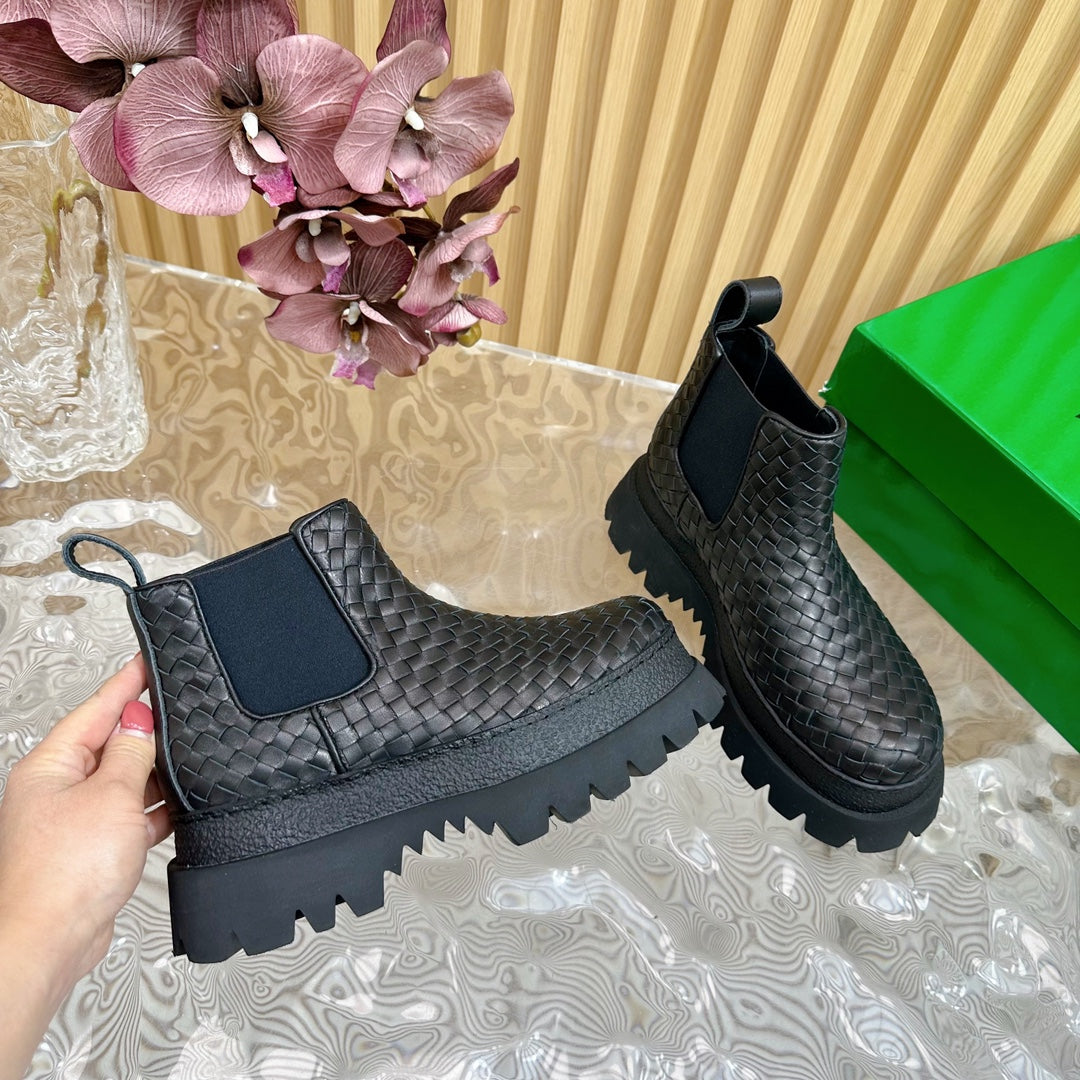FIREMAN ANKLE BOOT IN BLACK CALFSKIN WITH WOVEN DESIGN - 35