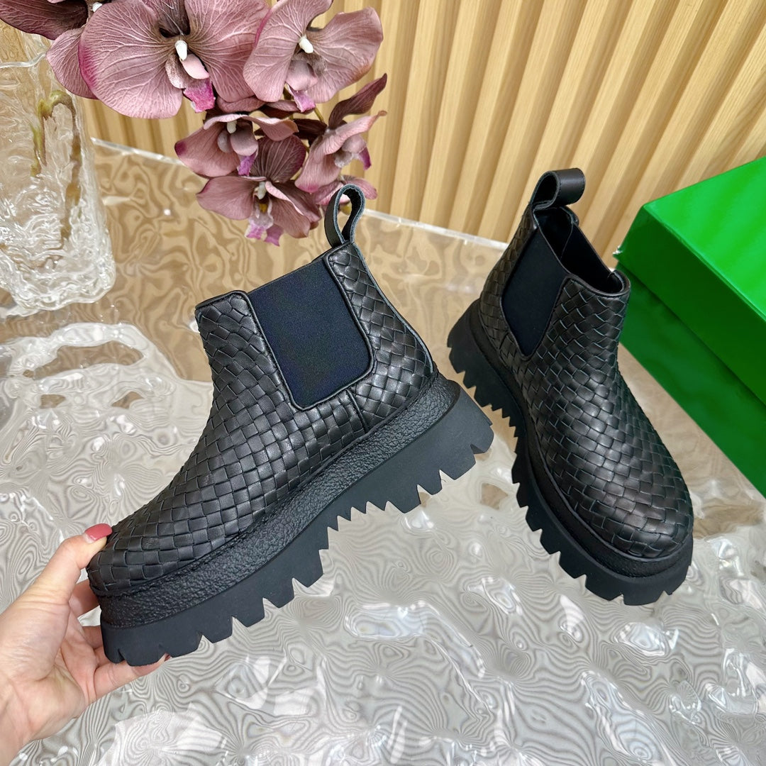 FIREMAN ANKLE BOOT IN BLACK CALFSKIN WITH WOVEN DESIGN - 35
