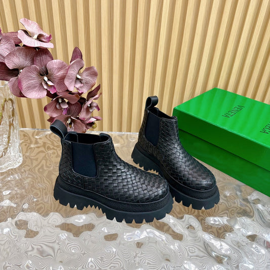 FIREMAN ANKLE BOOT IN BLACK CALFSKIN WITH WOVEN DESIGN - 35