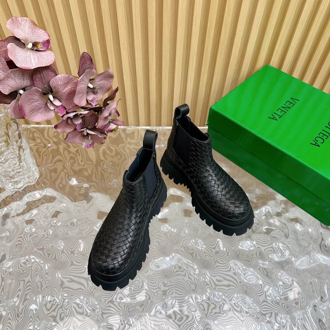 FIREMAN ANKLE BOOT IN BLACK CALFSKIN WITH WOVEN DESIGN - 35