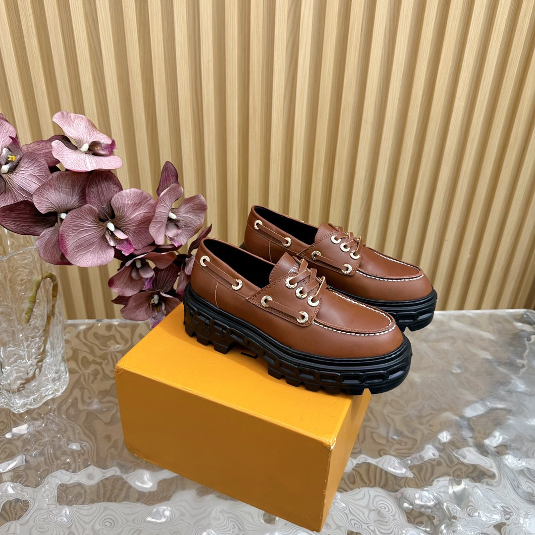 LV RECORD BOAT SHOE IN BRONZE BROWN GLOSSY CALFSKIN - 35