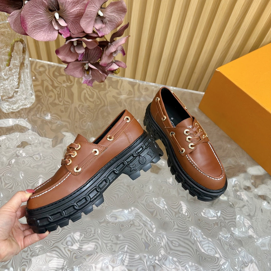LV RECORD BOAT SHOE IN BRONZE BROWN GLOSSY CALFSKIN - 35