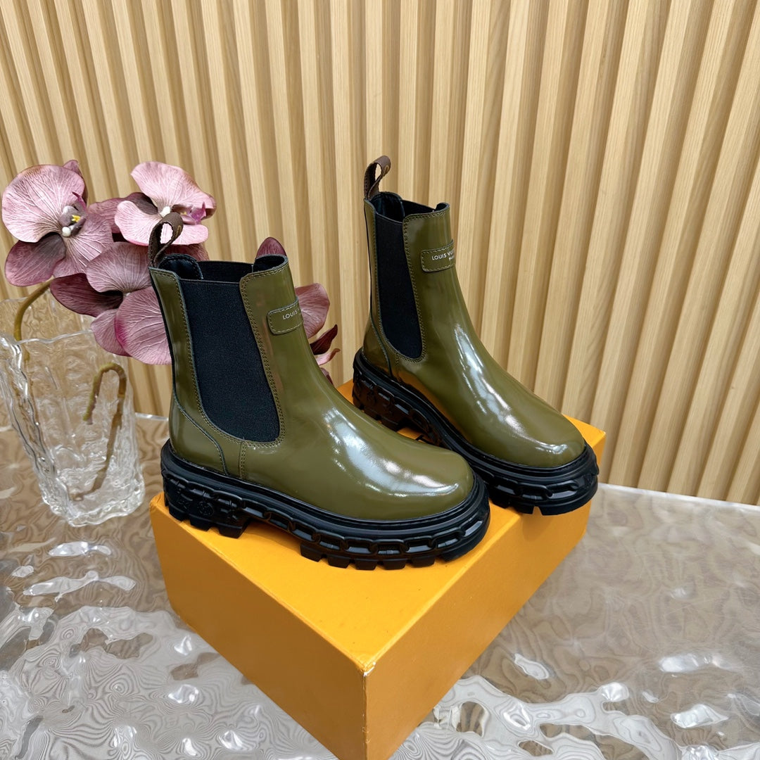 BOTTINE LV BEAUBOURG IN ARMY GREEN GLOSSY CALFSKIN - 35