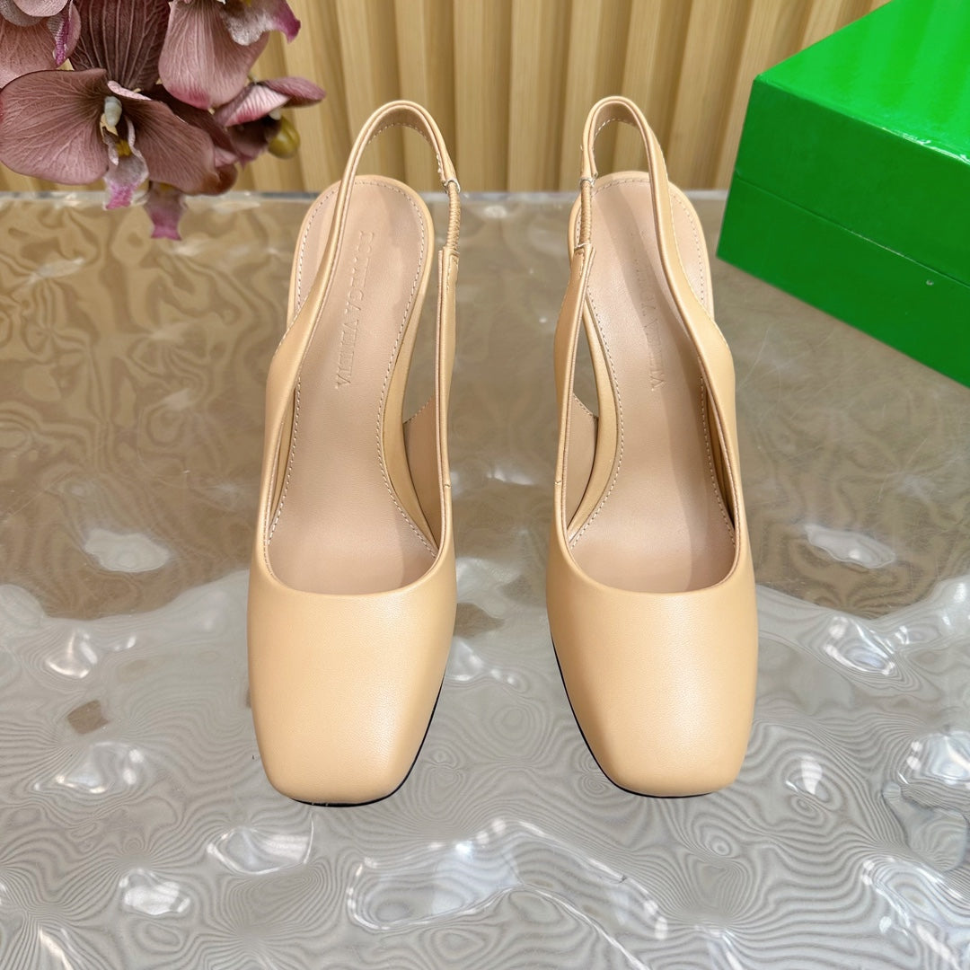 KNOT PUMP 9 CM IN EGG NOGG CALFSKIN WITH GOLD FINISHED METAL HEEL - 35