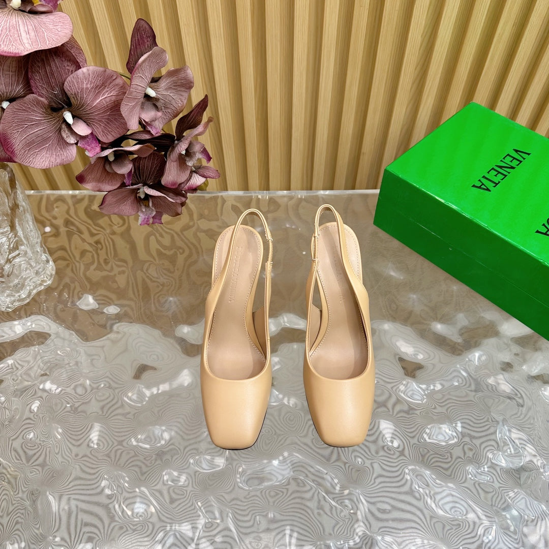 KNOT PUMP 9 CM IN EGG NOGG CALFSKIN WITH GOLD FINISHED METAL HEEL - 35