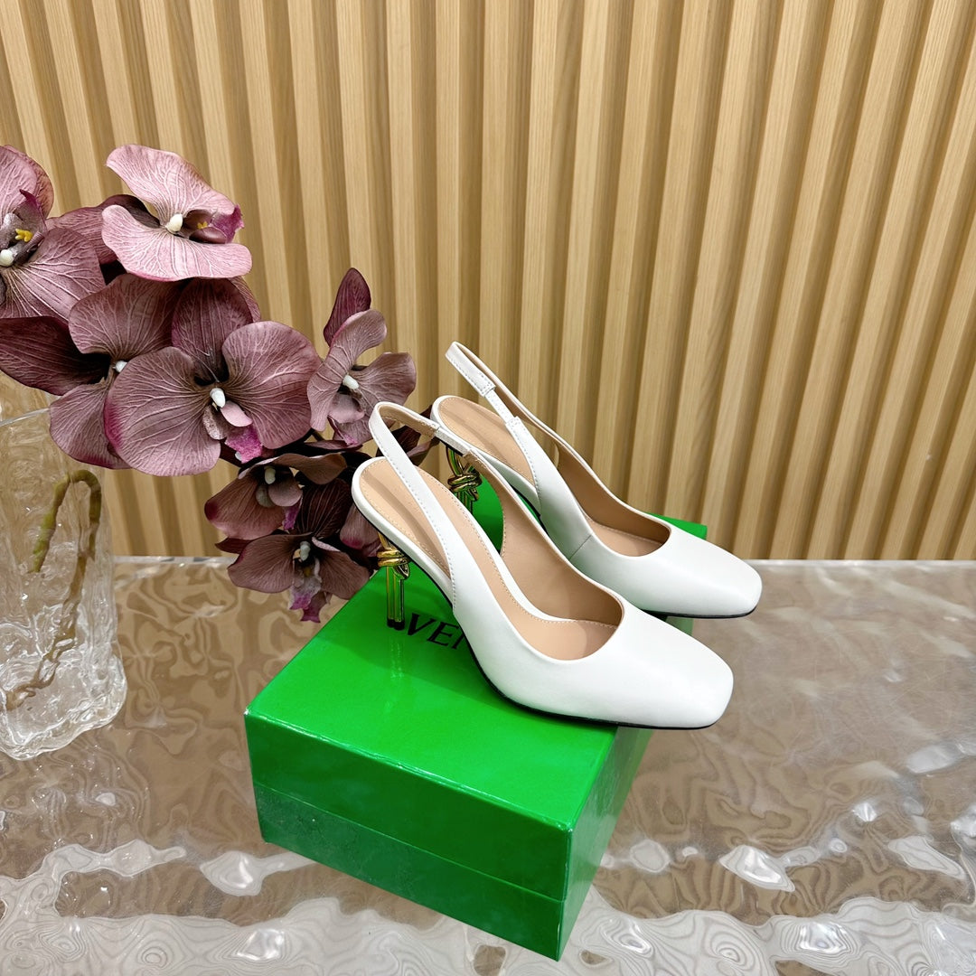 KNOT PUMP 9 CM IN WHITE CALFSKIN WITH GOLD FINISHED METAL HEEL - 35