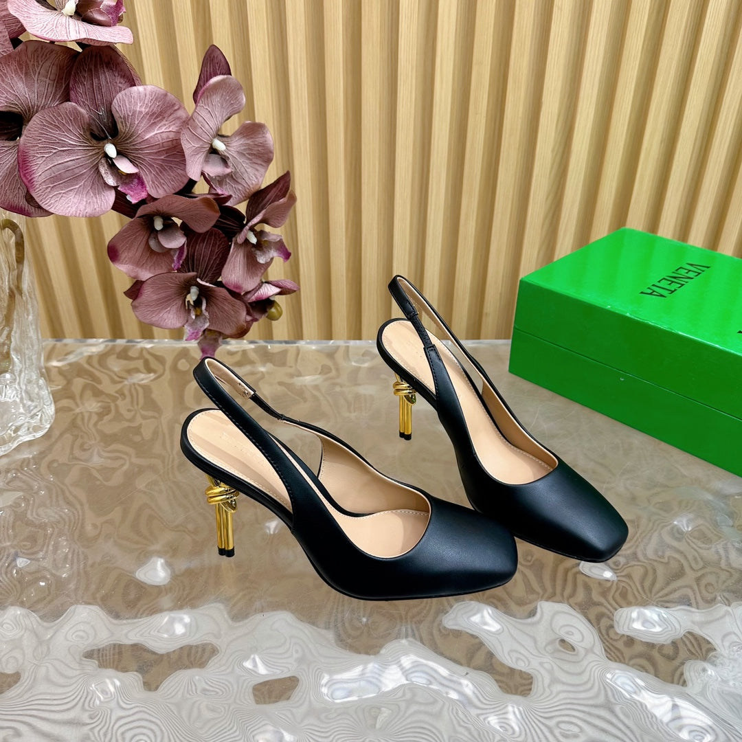 KNOT PUMP 9 CM IN BLACK CALFSKIN WITH GOLD FINISHED METAL HEEL - 35