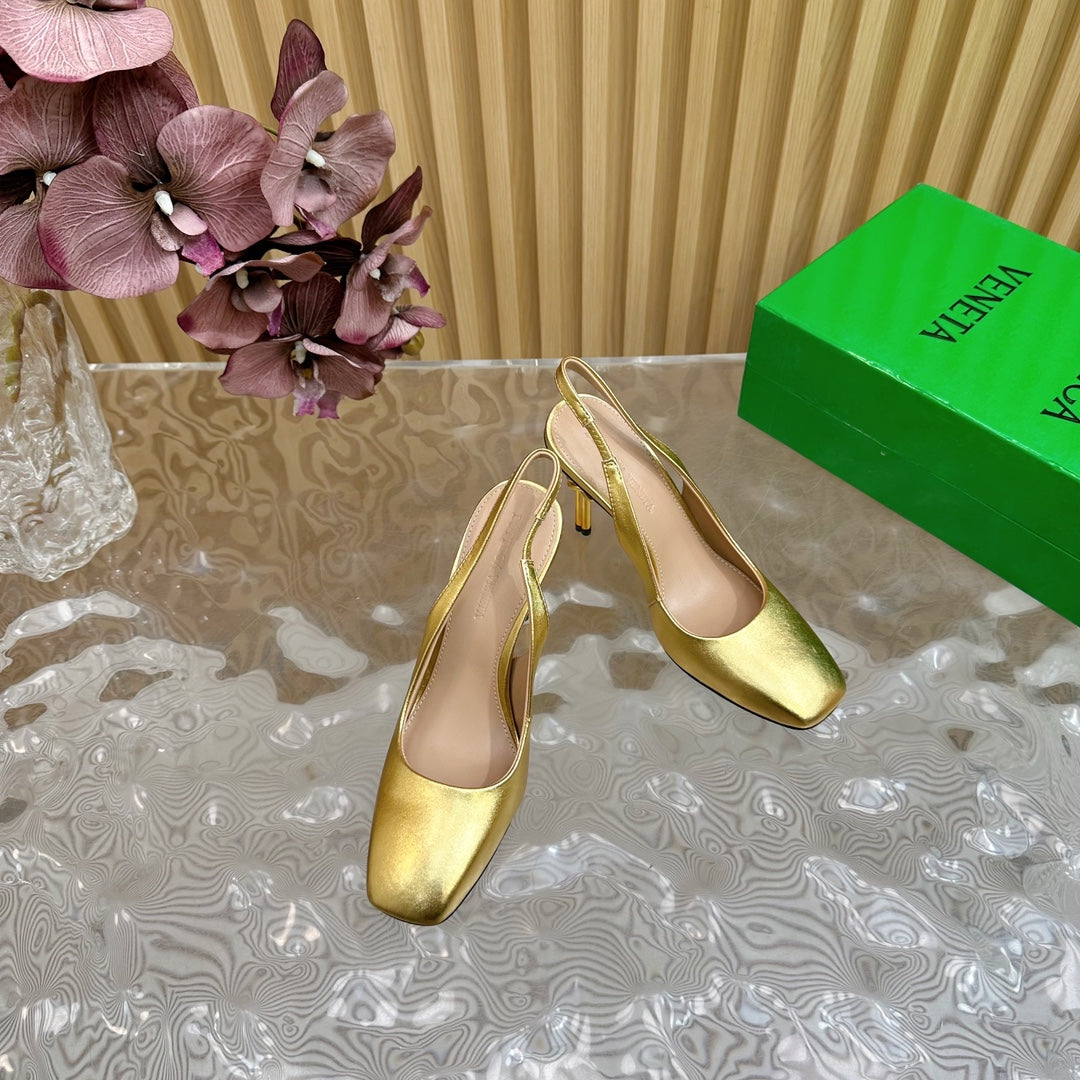 KNOT PUMP 9 CM IN GOLD CALFSKIN WITH GOLD FINISHED METAL HEEL - 35