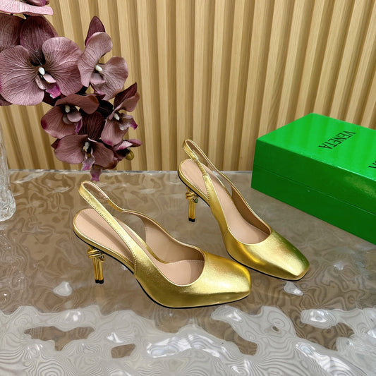KNOT PUMP 9 CM IN GOLD CALFSKIN WITH GOLD FINISHED METAL HEEL - 35