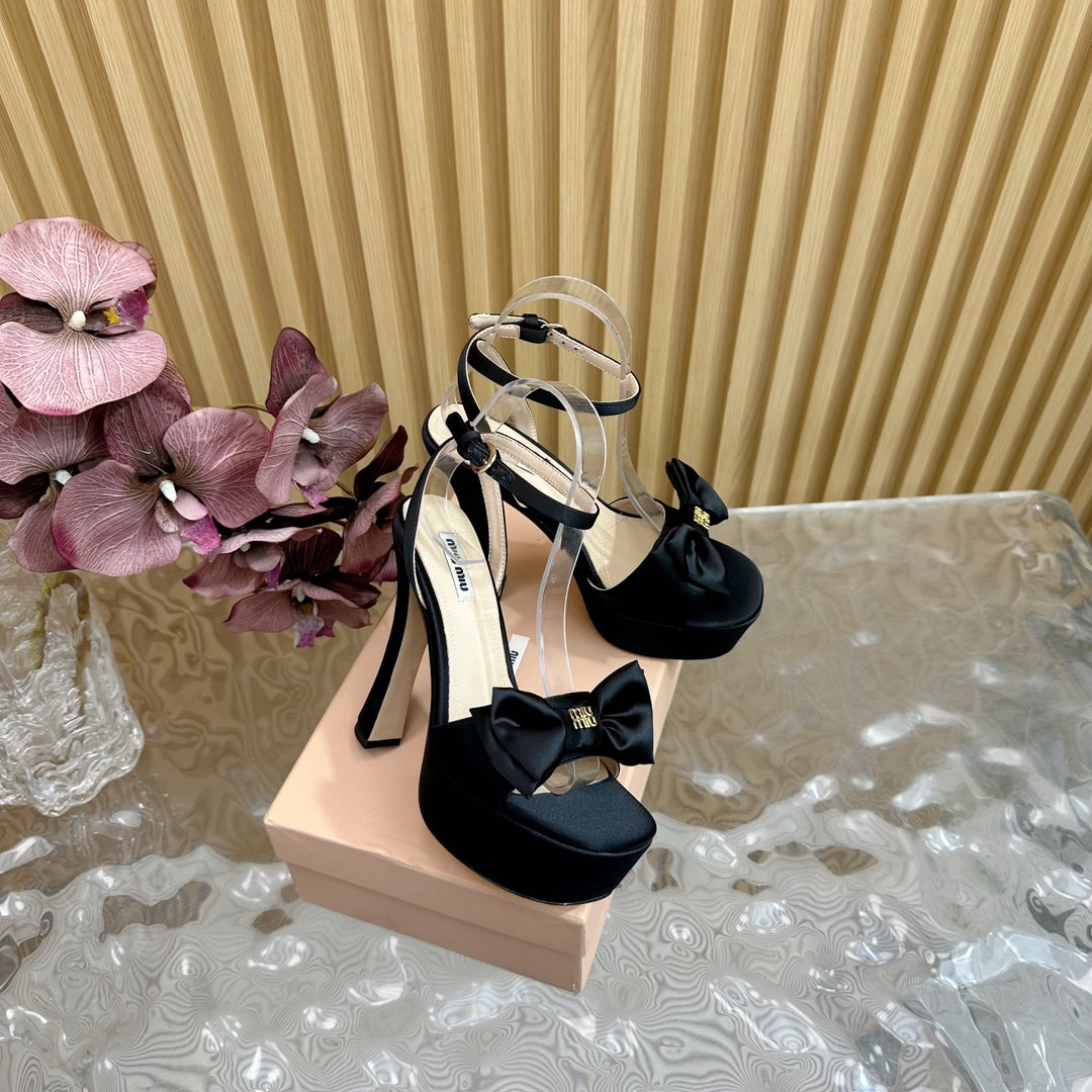 HIGH BOW PLATFORM IN BLACK SILK - 35