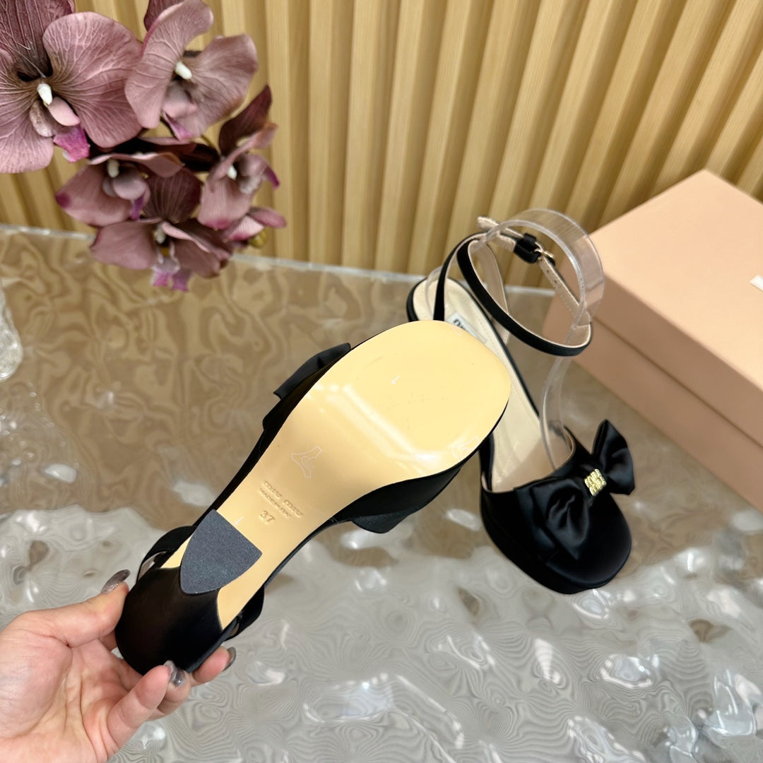 HIGH BOW PLATFORM IN BLACK SILK - 35