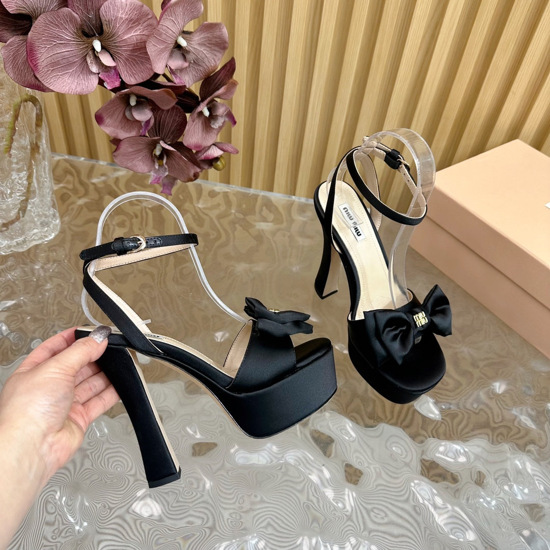 HIGH BOW PLATFORM IN BLACK SILK - 35