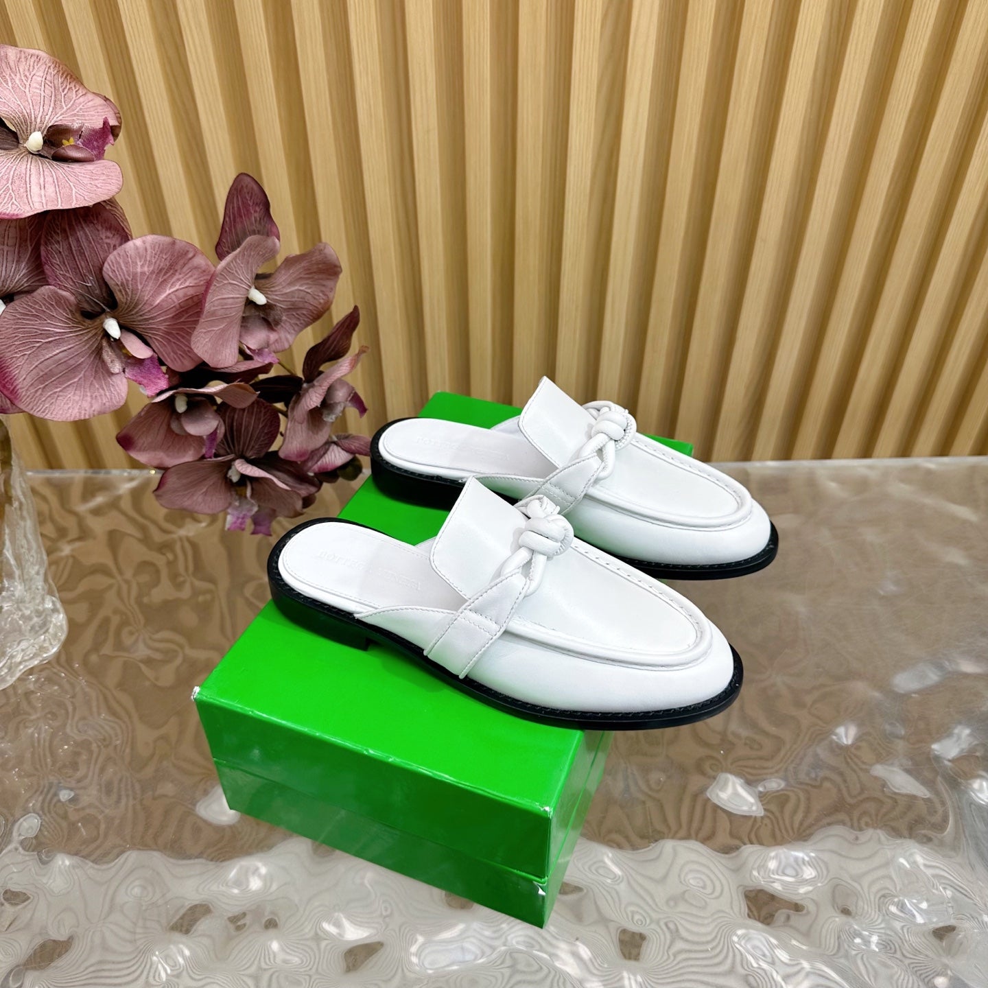 OPEN-BACK LOAFER REALISED IN WHITE SOLF CALFSKIN - 35