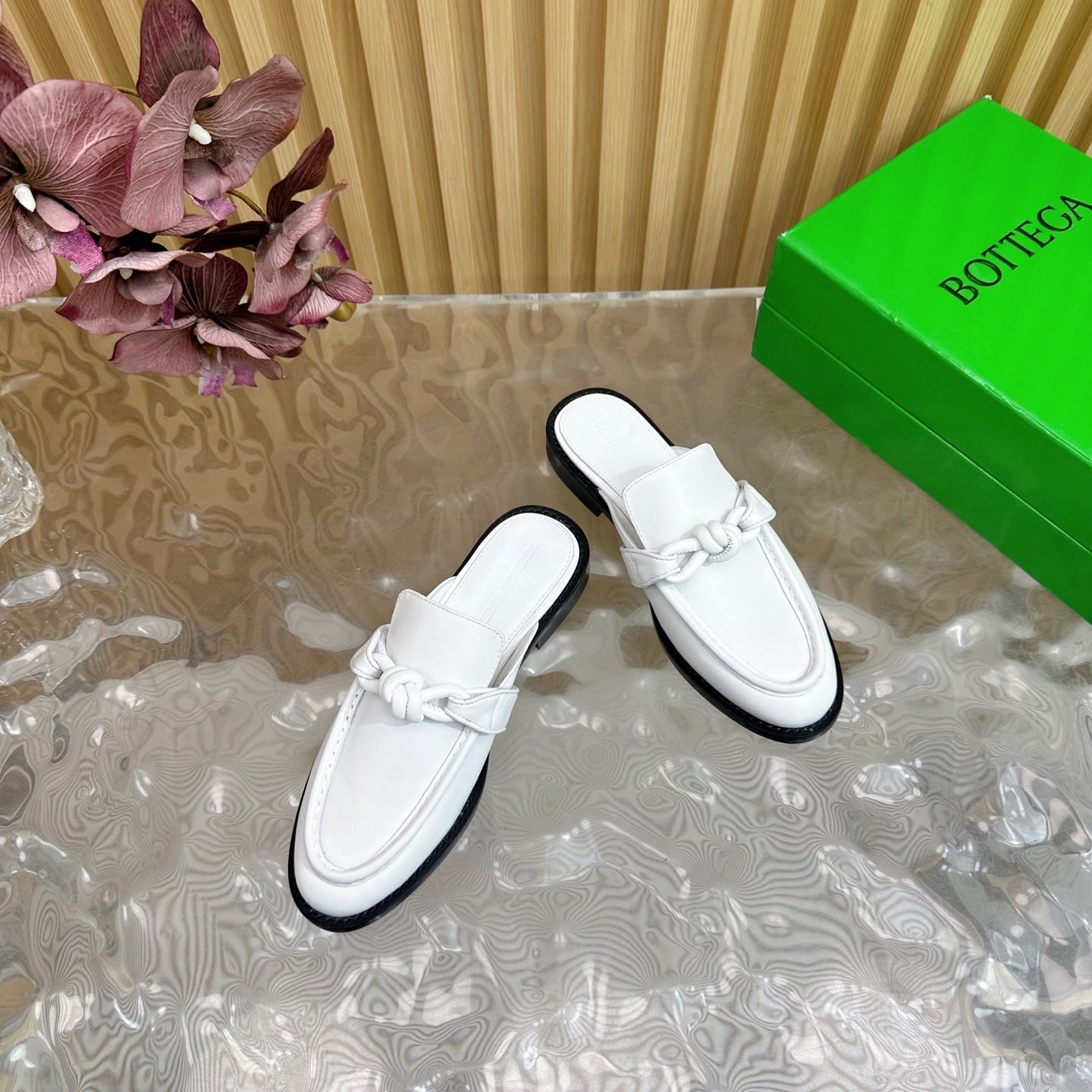 OPEN-BACK LOAFER REALISED IN WHITE SOLF CALFSKIN - 35