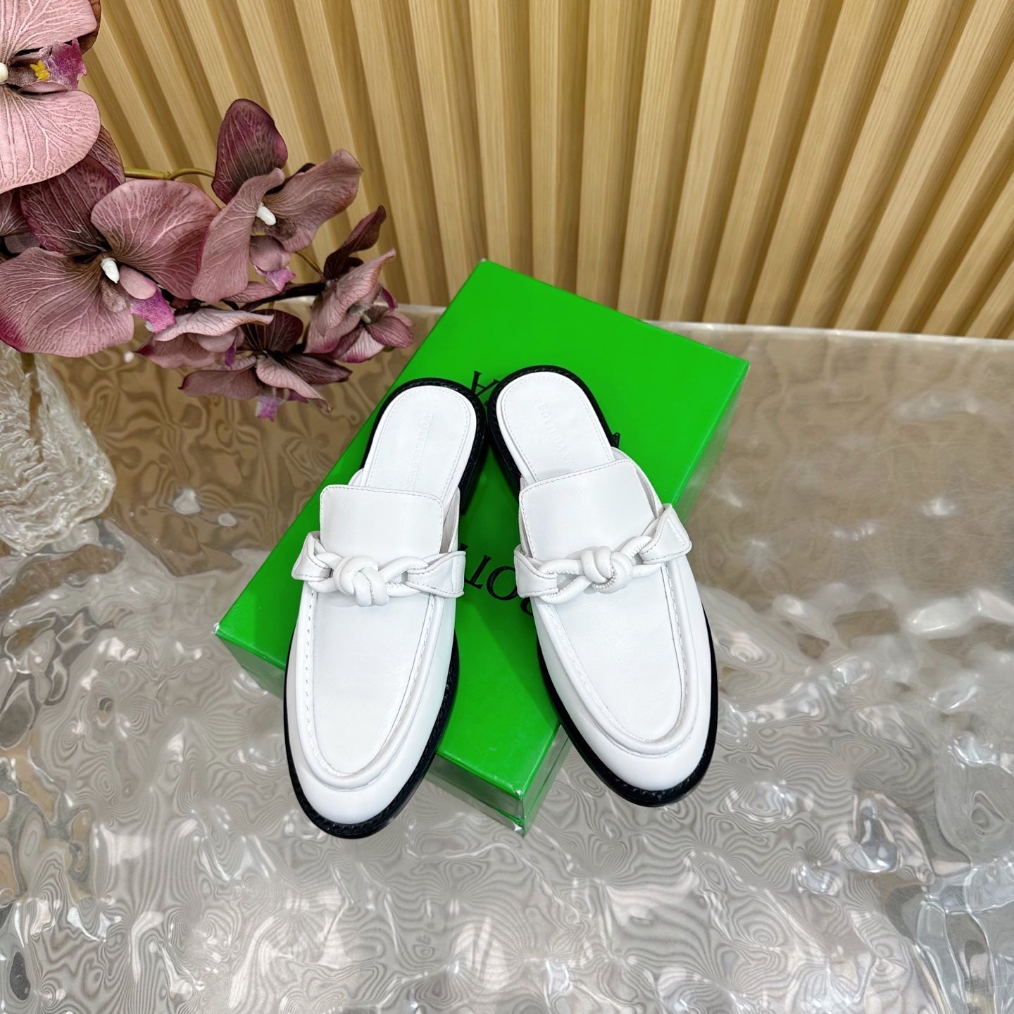 OPEN-BACK LOAFER REALISED IN WHITE SOLF CALFSKIN - 35
