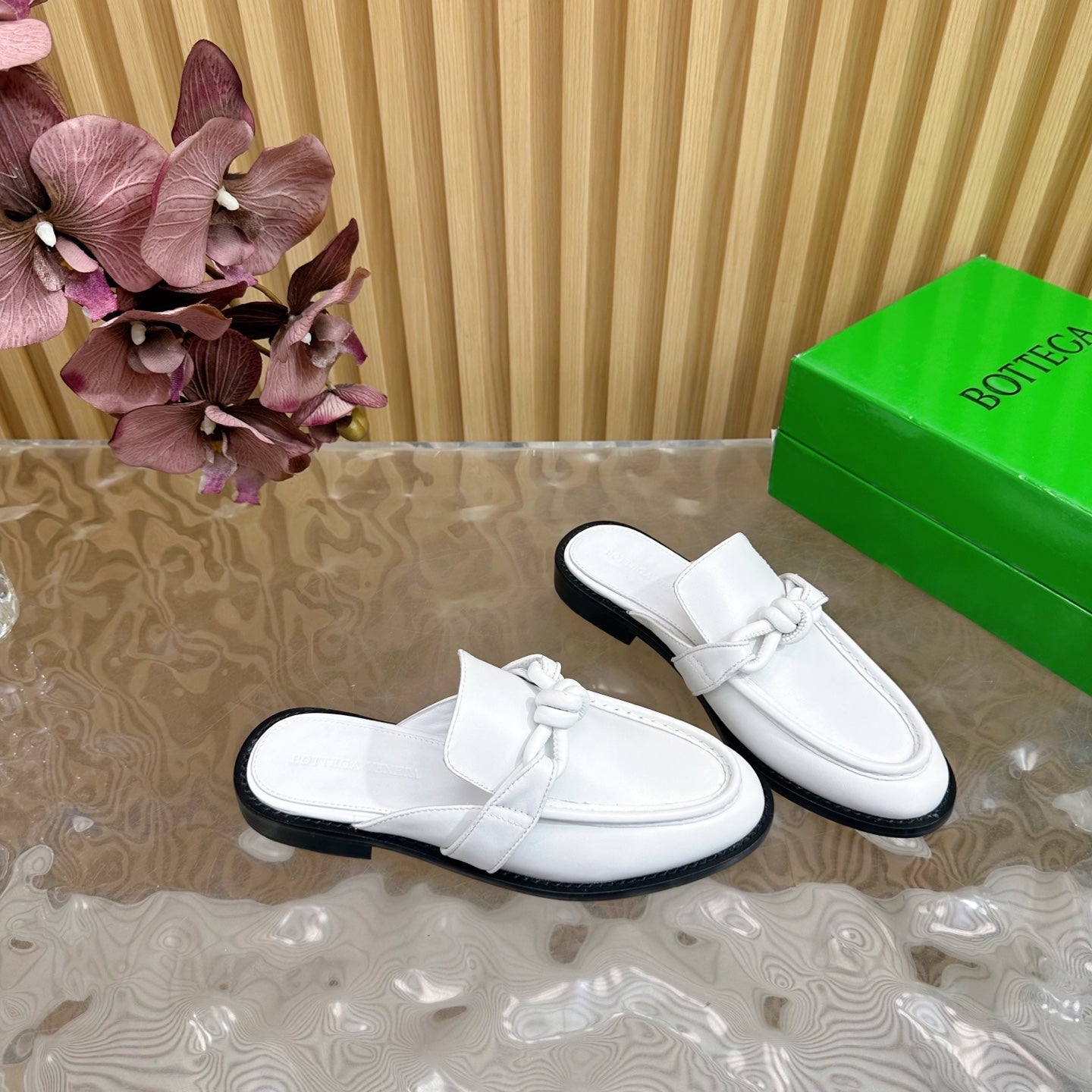 OPEN-BACK LOAFER REALISED IN WHITE SOLF CALFSKIN - 35