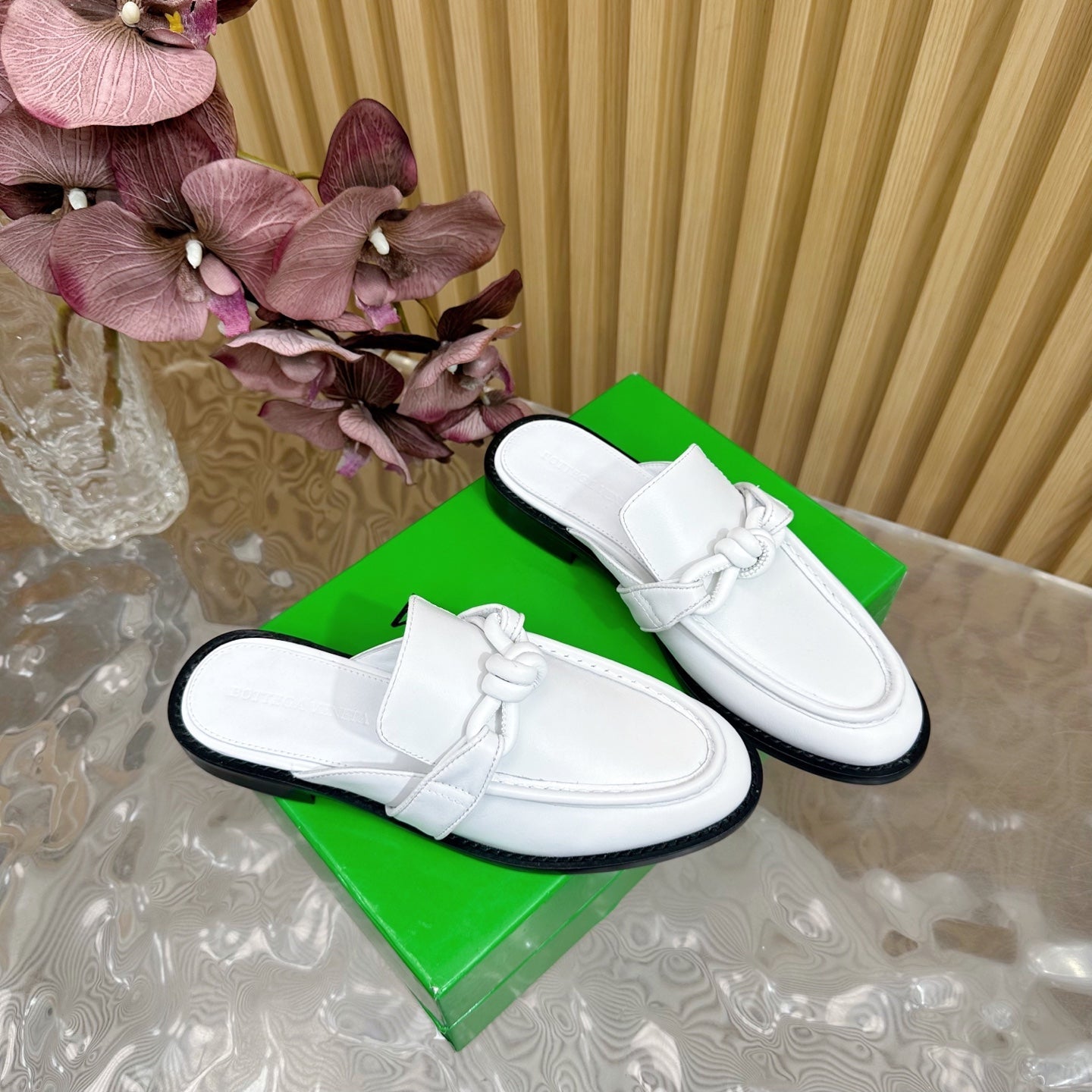OPEN-BACK LOAFER REALISED IN WHITE SOLF CALFSKIN - 35