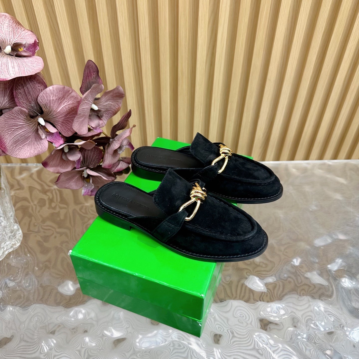 OPEN-BACK LOAFER REALISED IN BLACK SUEDE WITH SIGNATURE METALLIC KNOT DETAIL - 35