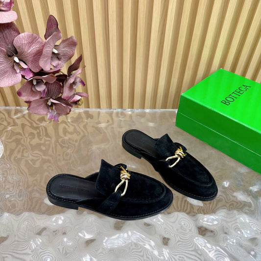 OPEN-BACK LOAFER REALISED IN BLACK SUEDE WITH SIGNATURE METALLIC KNOT DETAIL - 35