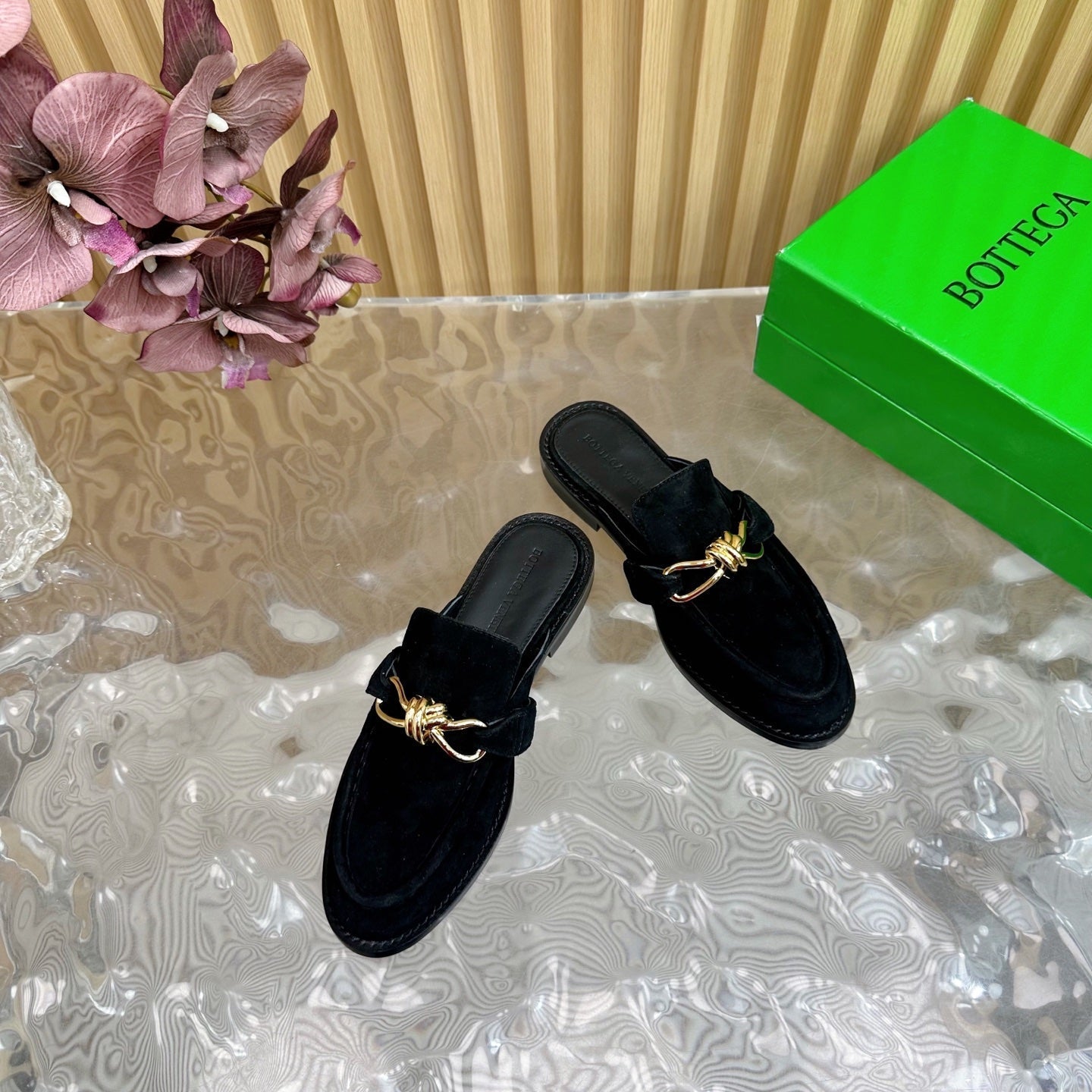 OPEN-BACK LOAFER REALISED IN BLACK SUEDE WITH SIGNATURE METALLIC KNOT DETAIL - 35
