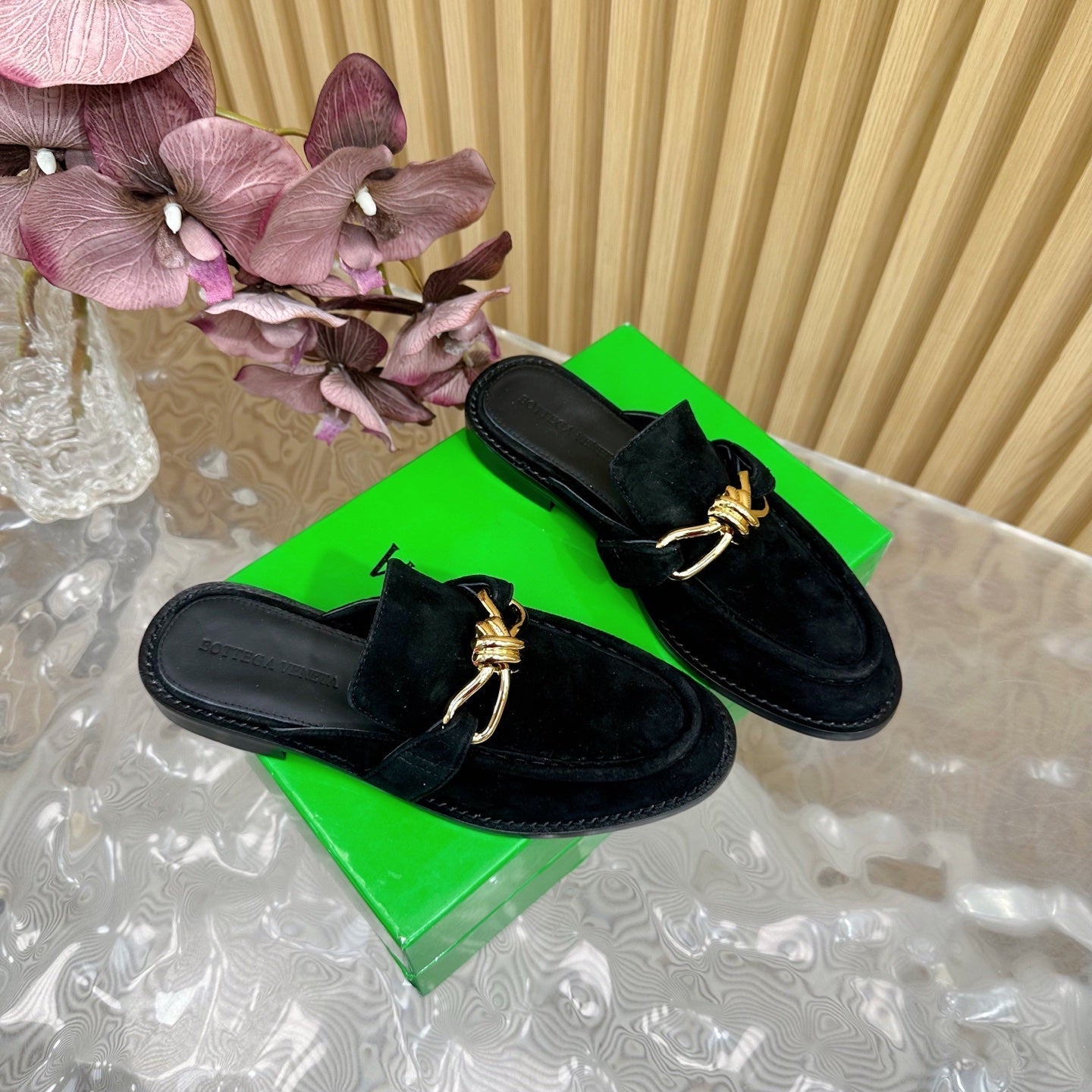 OPEN-BACK LOAFER REALISED IN BLACK SUEDE WITH SIGNATURE METALLIC KNOT DETAIL - 35