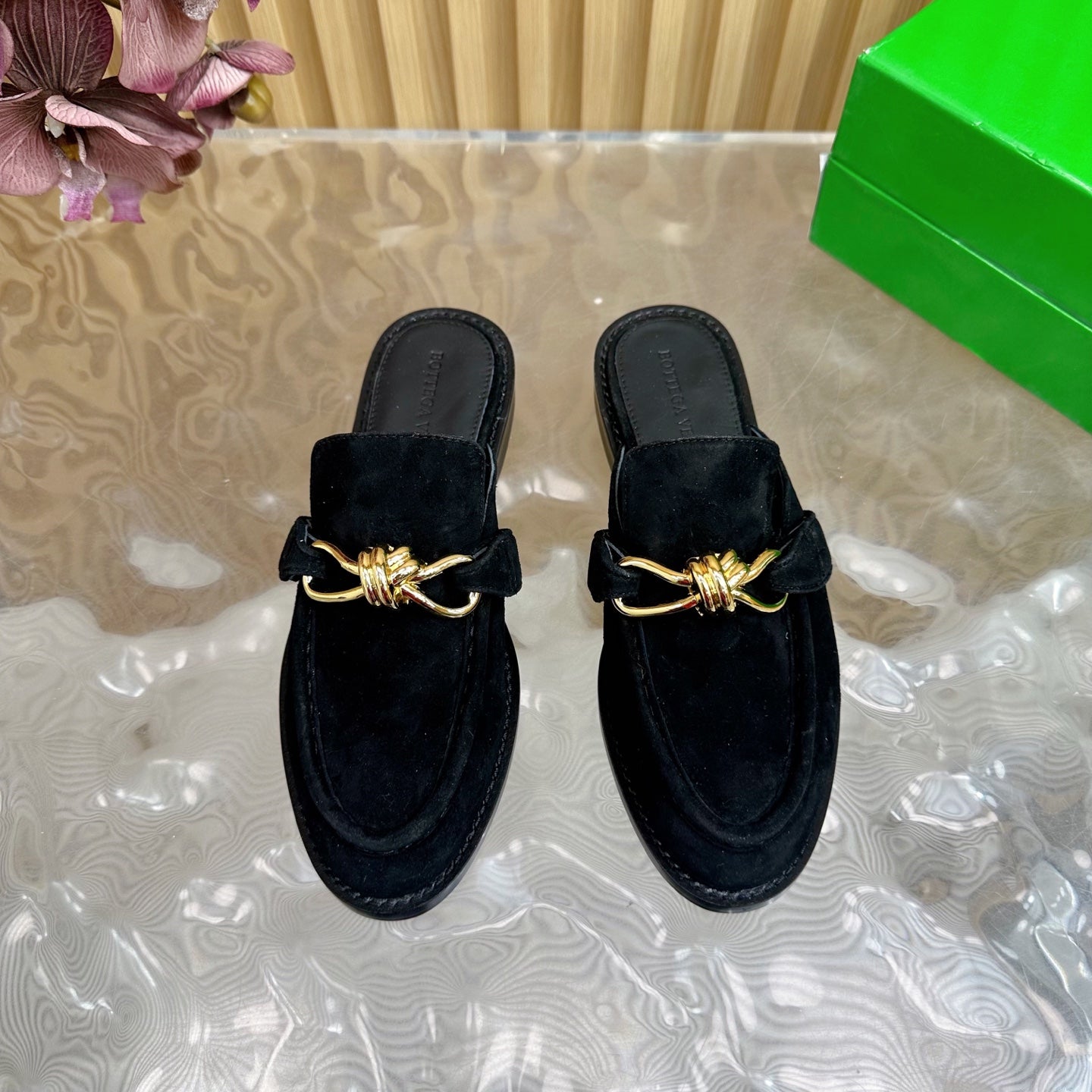 OPEN-BACK LOAFER REALISED IN BLACK SUEDE WITH SIGNATURE METALLIC KNOT DETAIL - 35