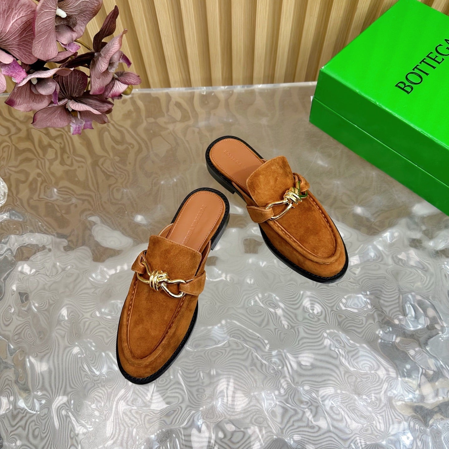 OPEN-BACK LOAFER REALISED IN CINNAMON BROWN SUEDE WITH SIGNATURE METALLIC KNOT DETAIL - 35
