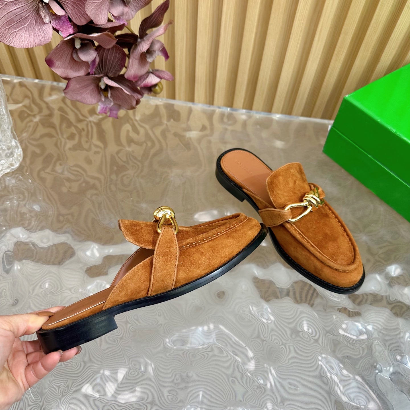 OPEN-BACK LOAFER REALISED IN CINNAMON BROWN SUEDE WITH SIGNATURE METALLIC KNOT DETAIL - 35