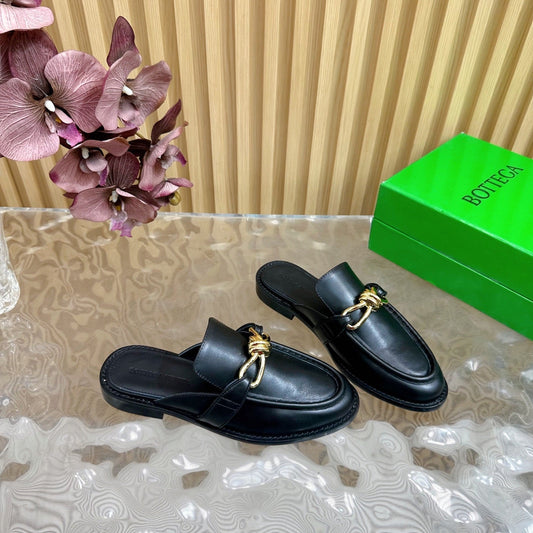 OPEN-BACK LOAFER REALISED IN BLACK SOFT CALFSKIN WITH SIGNATURE METALLIC KNOT DETAIL - 35