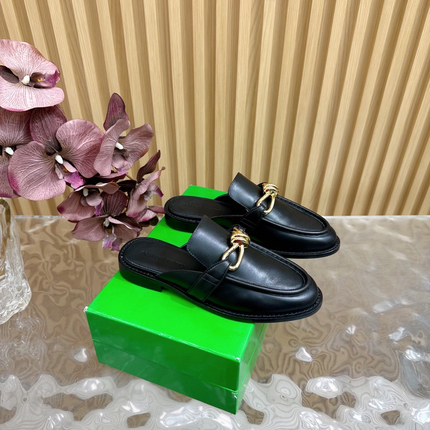 OPEN-BACK LOAFER REALISED IN BLACK SOFT CALFSKIN WITH SIGNATURE METALLIC KNOT DETAIL - 35